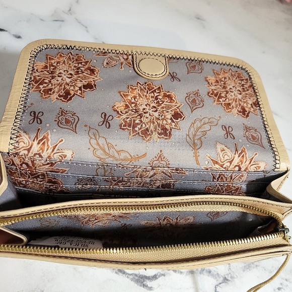 HOBO NWT Rare Leather Wallet Color Parchment with Wanderlust Lining - Picture 4 of 8